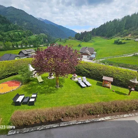 Haus Pfeifenberger Guest house Zederhaus